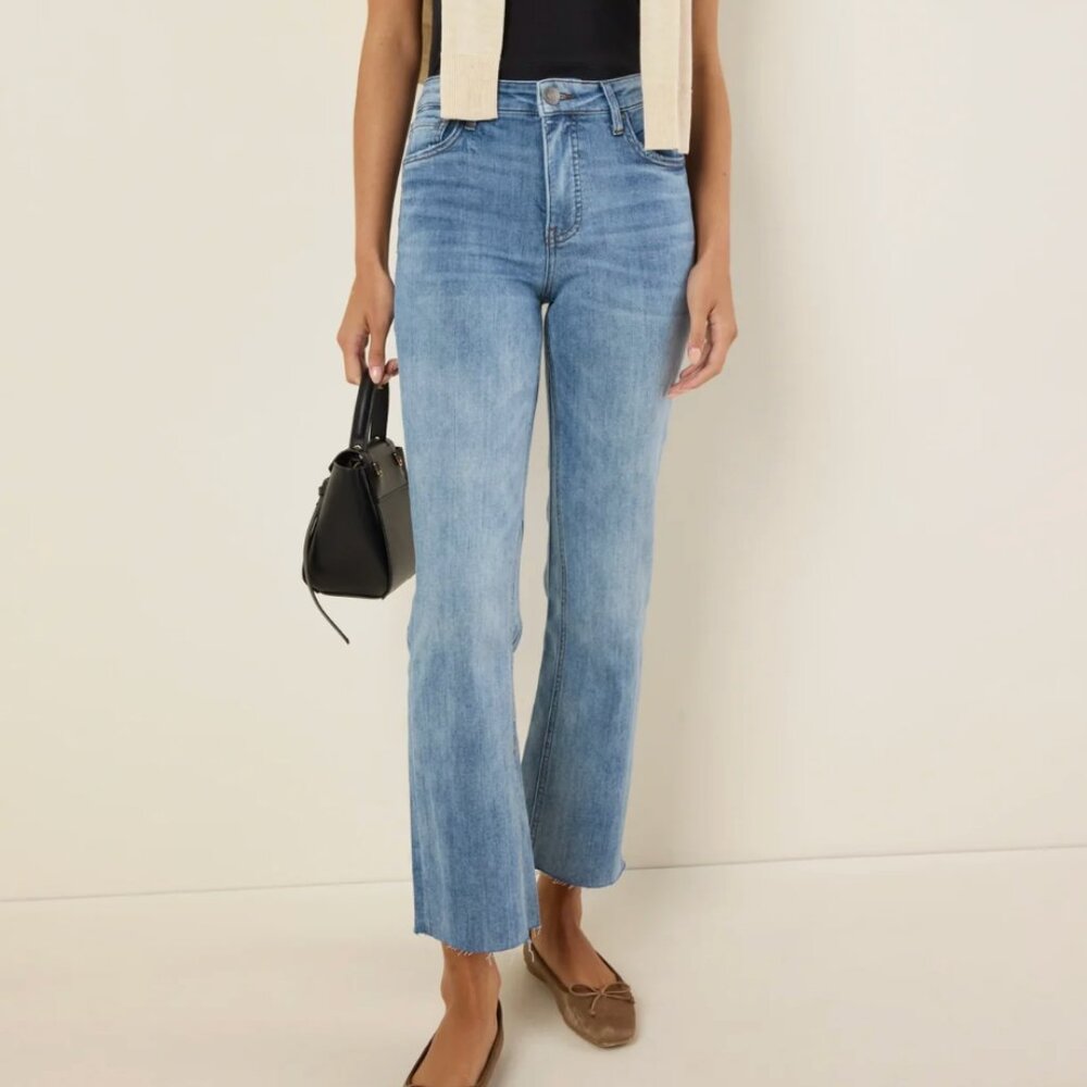 Kut From The Kloth Kelsey Medium Wash Kick Flare Jeans Size 0. NWT